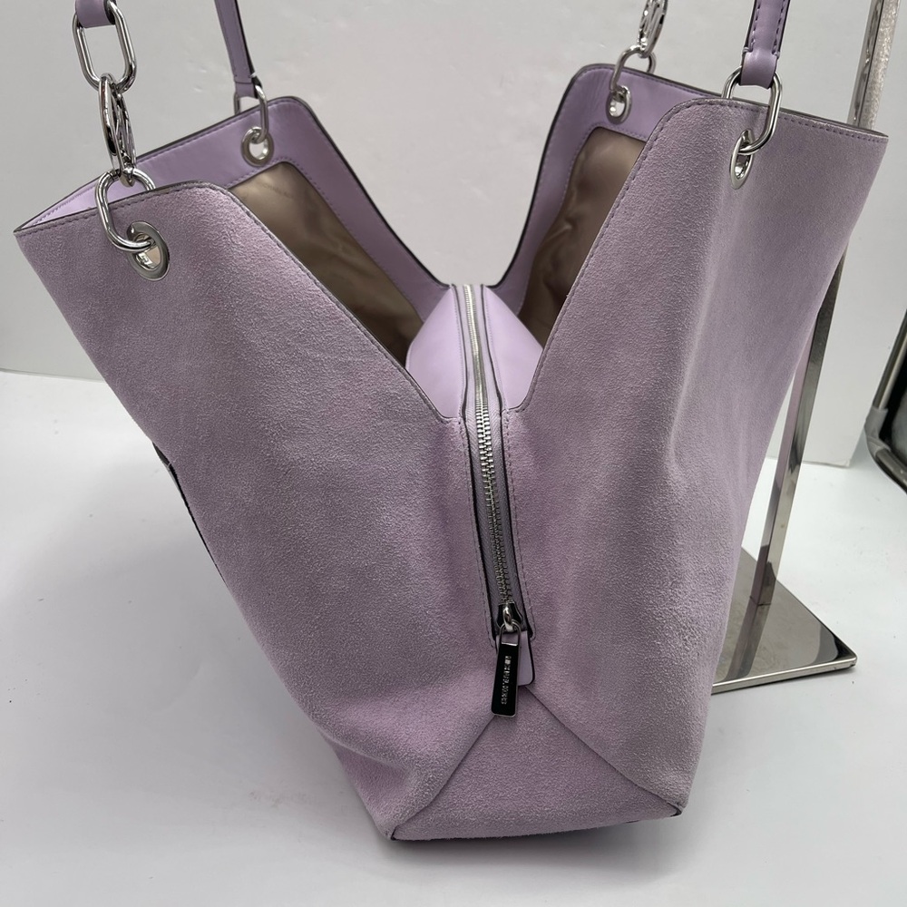 MICHAEL KORS Christina Lg Suede Triple Gusset Shoulder Tote Bag
Light Quartz
NWT - Picture 6 of 16